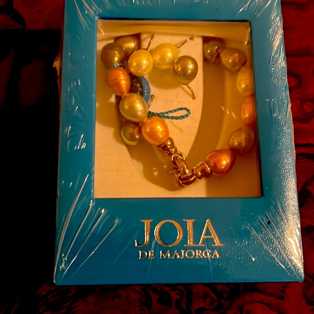 Majorca pearl with ear dangling set